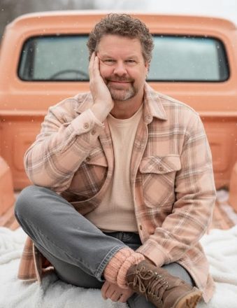 Kevin Richard Damask